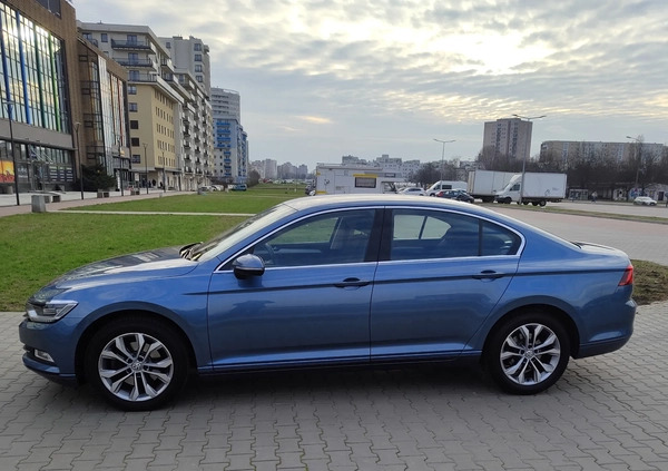 Volkswagen Passat cena 78000 przebieg: 87700, rok produkcji 2016 z Warszawa małe 172